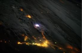 Imagini spectaculoase cu fulgere văzute din spaţiul cosmic