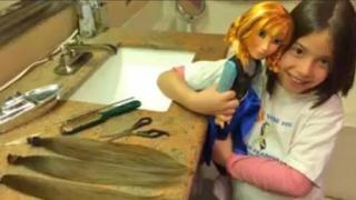 Emoţionant! O fetiţă de 8 ani îşi donează părul pentru copiii bolnavi de cancer