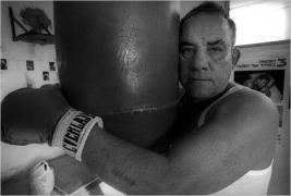 Povestea evreului care s-a salvat de la moarte cu pumnii, în lagărul de la Auschwitz!