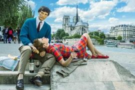 INCREDIBIL! O femeie şi-a făcut familia din plastic