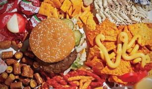 Oamenii cu o dietă bogată în proteine, predispuşi la cancer şi moarte prematură!