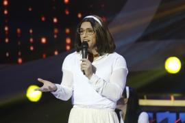 Doru Todoruț se transformă în Oana Sîrbu și cântă suav “Ani de liceu”