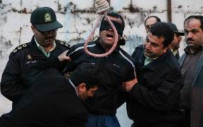 Caz emoţionant! Au oprit execuţia criminalului fiului lor cu câteva secunde înainte!