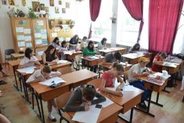 Bucurie pentru elevi. Ministrul Educaţiei îi scapă de stres