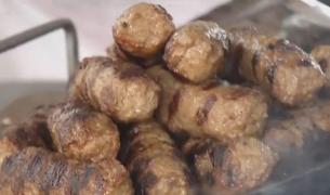 Rețeta originală de mici. Cum se preparau mititeii acum 100 de ani