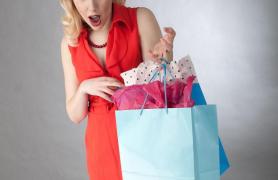 ȘOCANT! Această femeie a găsit în punga de cumpărături ceva INCREDIBIL!