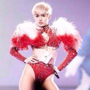 Facebook de Vedetă: Miley Cyrus! De la idolul copiilor la rebela fără limite
