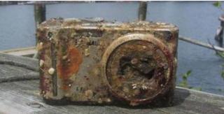 Au găsit un aparat FOTO pe fundul oceanului! Ce a urmat a uimit o lume întreagă