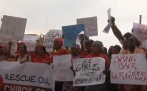 Solidaritate! Comunitatea internațională militează pentru salvarea fetițelor răpite în Nigeria. Acestea sunt vândute pentru 12 dolari ca ”mirese”