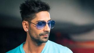 Connect-R: „Nu există bărbat care s-o fi uitat!”. La cine se referă