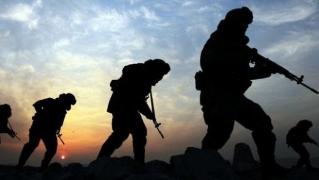 Zeci de ostatici, inclusiv diplomaţi, la consulatul Turciei din Mosul