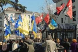 Alarmă! Ambasada Rusiei de la Kiev luată cu ASALT