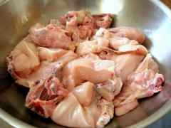 Descoperire șocantă. O nouă bacterie UCIGAȘĂ bântuie carnea de pui!