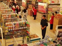 S-a prăbușit o bucată din tavanul unui hipermarket din Capitală!