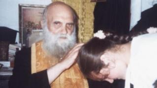 INCREDIBIL! Cum arată trupul  celui mai cunoscut preot exorcist la 7 ani de la înmormântare