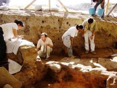 Foto! Cum arată cei mai VECHI PANTALONI din lume