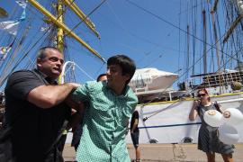 Bărbatul care l-a scuipat pe Traian Băsescu a fost trimis în judecată