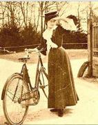 Cea mai renumită damă de companie. Coana Miţa Biciclista, prima femeie pe bicicletă