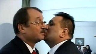 Dovezile se prăvălesc peste familia lui Traian Băsescu