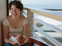 Studiu: Femeia care naște mai târziu, trăiește mai mult!