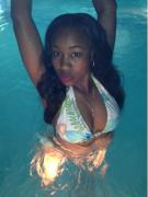 O cântăreață ÎȘI VINDE VIRGINITATEA!