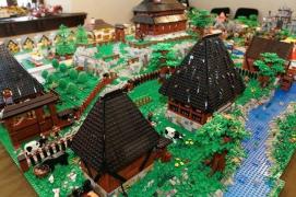 Aşa ceva nu aţi mai văzut! Un sat din Maramureş a fost construit din piese LEGO