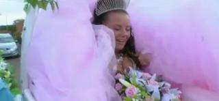 OPULENŢĂ fără număr! Cele mai kitschoase rochii de mireasă