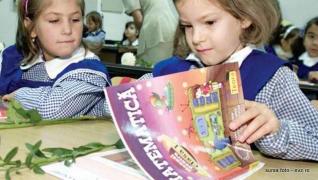Veste bună pentru elevii claselor I şi a II-a! Din 15 septembrie, vor avea manuale noi
