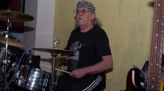 DOLIU ÎN MUZICA ROMÂNEASCĂ! Toboşarul formaţiei Semnal M a murit