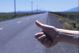 Şoferi, MARE GRIJĂ! Amenzi de 5.000 pentru luarea de autostopişti