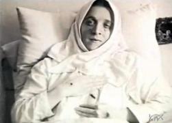 ŞOCANT! Femeia care nu a mâncat şi nu a băut nimic timp de 25 de ani