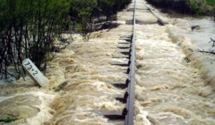 Un tren a deraiat din cauza inundaţiilor