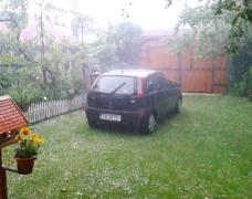 Vremea face prăpăd! Grindina disrtruge tot în cale