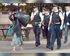 Aproximativ 30 de români, evacuaţi din tabere