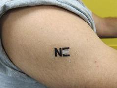 INEDIT! Tatuajul care transformă TRANSPIRAŢIA în CURENT ELECTRIC!