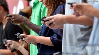 INCREDIBIL! NOMOFOBIA, boala SECOLULUI! Tu cât de DEPENDENT eşti?