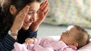 DE CE râd bebeluşii la CUCUBAU? Răspunsul te va UIMI!