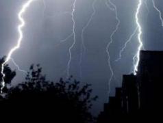 Avertizare METEO! Ploi şi vijelii, în weekend