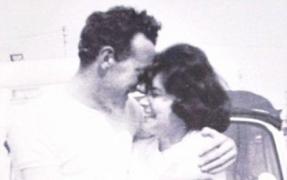 Îţi dau lacrimile! I-a compus soţiei bolnave câte un poem pentru fiecare an petrecut împreună