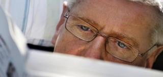 DESCOPERIREA care te scapă de OCHELARII DE CITIT!