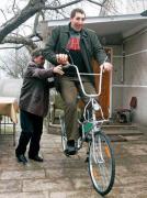 A murit CEL MAI ÎNALT BĂRBAT DIN LUME!