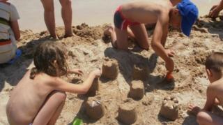 ALERTĂ pe LITORAL! Mai mulţi copii s-au îmbolnăvit după ce au luat un VIRUS din apă