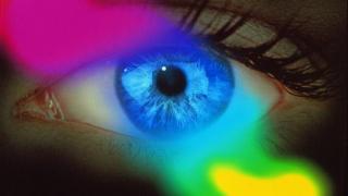 EA vede CULORILE pe care TU NU LE VEZI! Uite ce BOALĂ are!