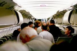 PASAGERUL i-a dat AFARĂ pe POLITICIENII din AVION! Motivul este ŞOCANT!