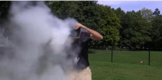 Video! Incredibil! Şi-a turnat în cap AZOT LICHID! Ce a urmat?!