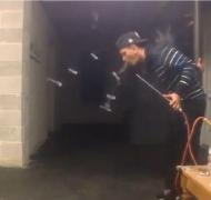 Nemaivăzut! Ce poate face un bărbat cu fumul dintr-o narghilea!