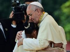 O treime din România a "dat mâna" cu Papa Francisc! Povestea din spatele celor mai mari adunări de oameni din istorie