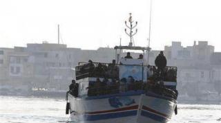 O navă cu 450 de imigranţi la bord, abandonată de echipaj, a fost depistată în largul Italiei