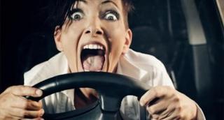 VIDEO! O femeie la volan i-a UMILIT pe polițişti