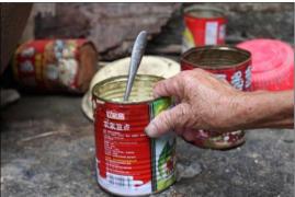 Caz șocant! Și-au închis copilul într-o cușcă timp de 30 de ani